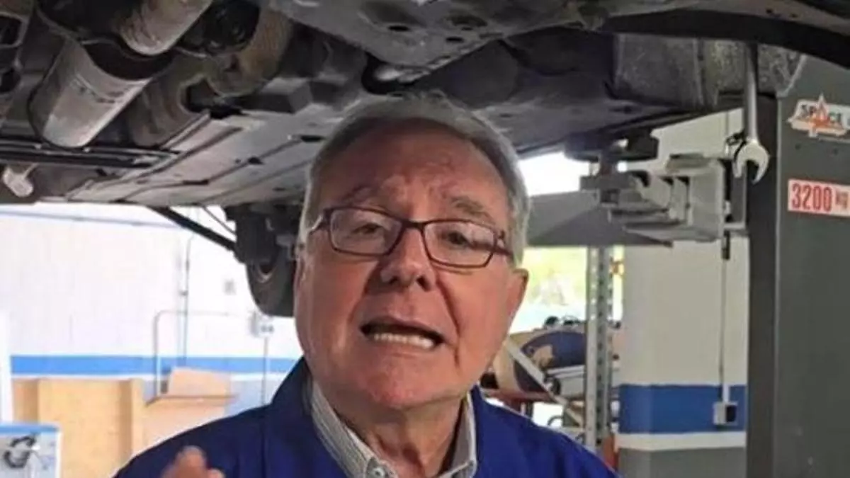 Felipe Sacristán, mecánico: "Si el aceite lo cambiamos cada 30.000 kilómetros, cada dos cambios de aceite de motor, uno de transmisión; diga lo que diga la marca"