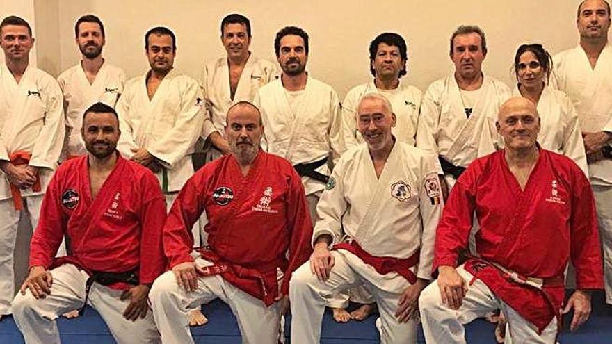 El belga Leslie Ottoey imparteix una classe magistral de jujitsu a Esport-7