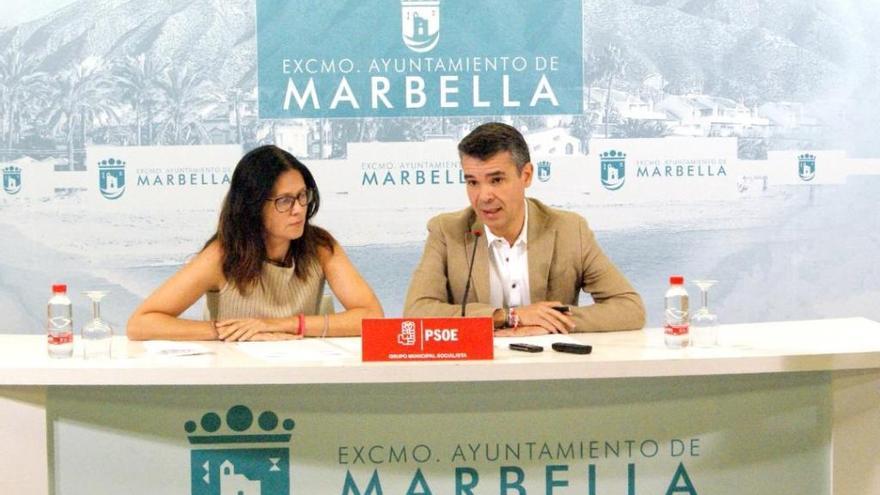 Isabel Pérez y José Bernal, ayer, durante su comparecencia.