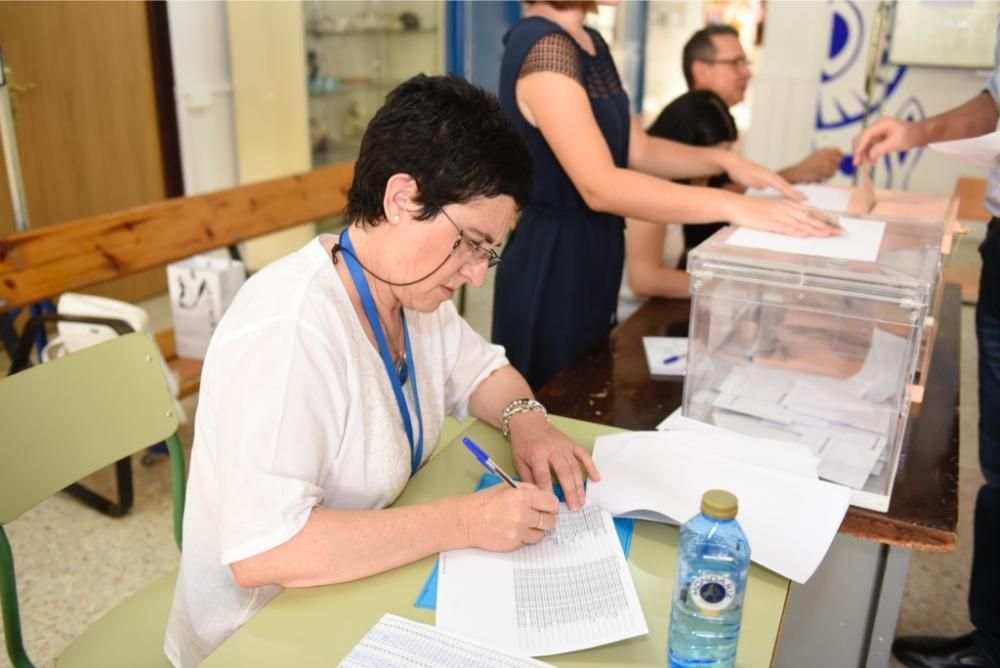 Elecciones Generales: Ambiente en los colegios de