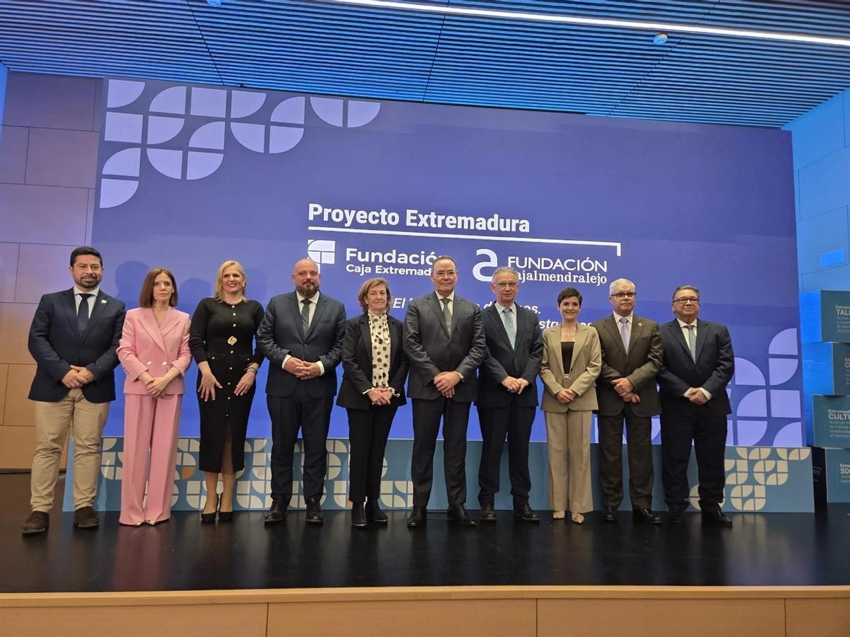 Presentación del proyecto, este martes. Las fundaciones Caja Extremadura y Cajalmendralejo ponen en marcha un proyecto común que aúna cultura, ciencia y talento.