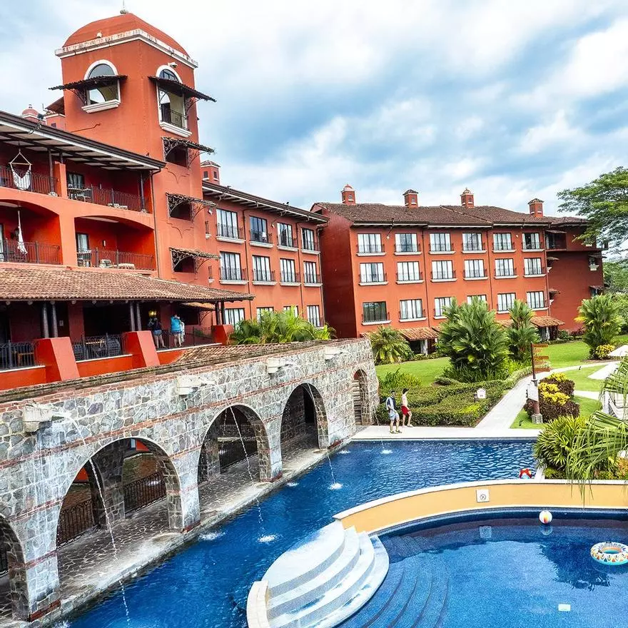 Los Sueños Marriott Ocean & Golf Resort: Pacífico, golf y selva frente a playa Herradura