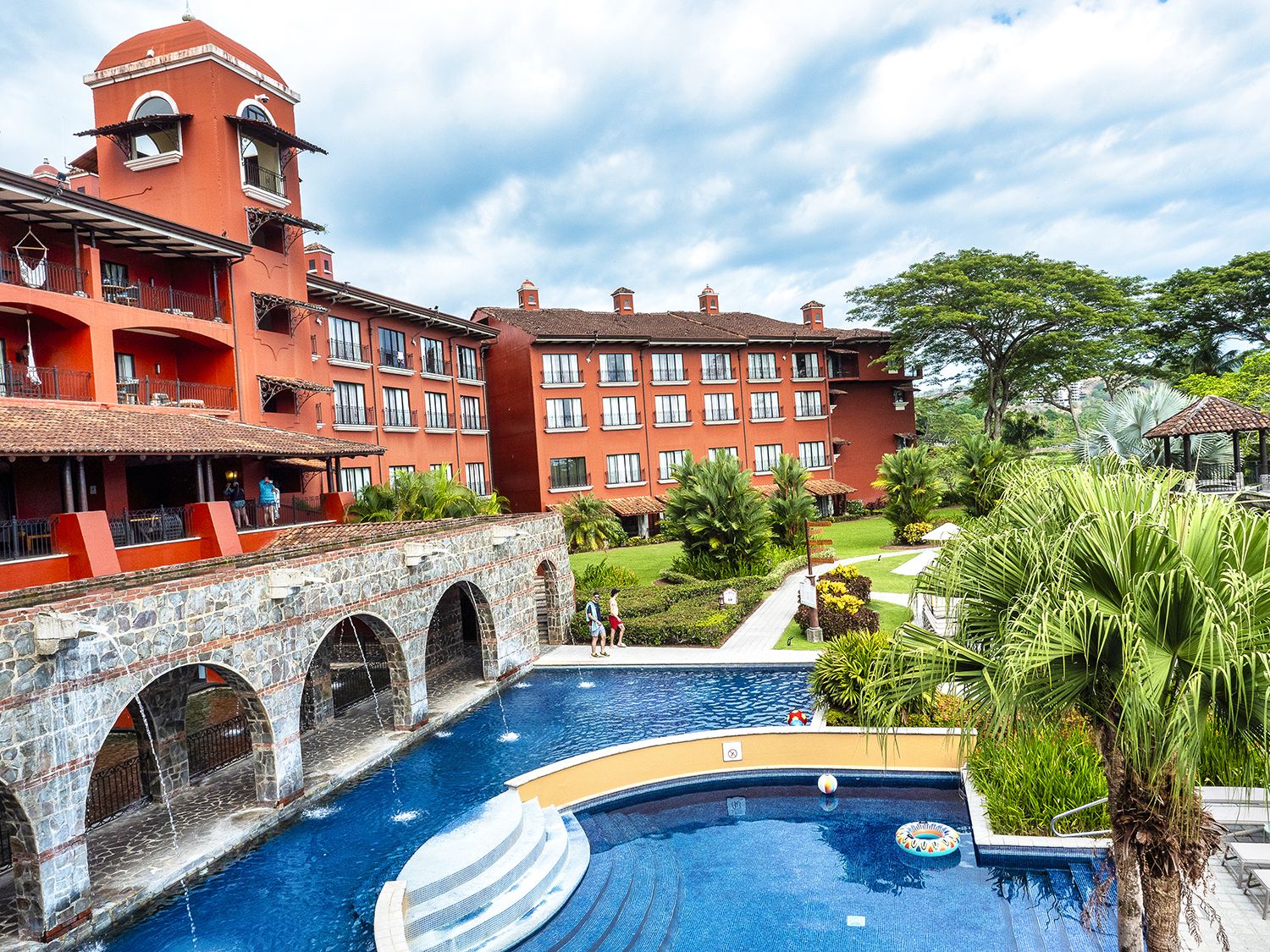 Los Sueños Marriott Ocean &amp; Golf Resort: Pacífico, golf y selva frente a playa Herradura