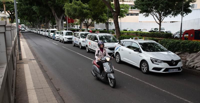 Segunda caravana de taxistas por Santa Cruz de Tenerife