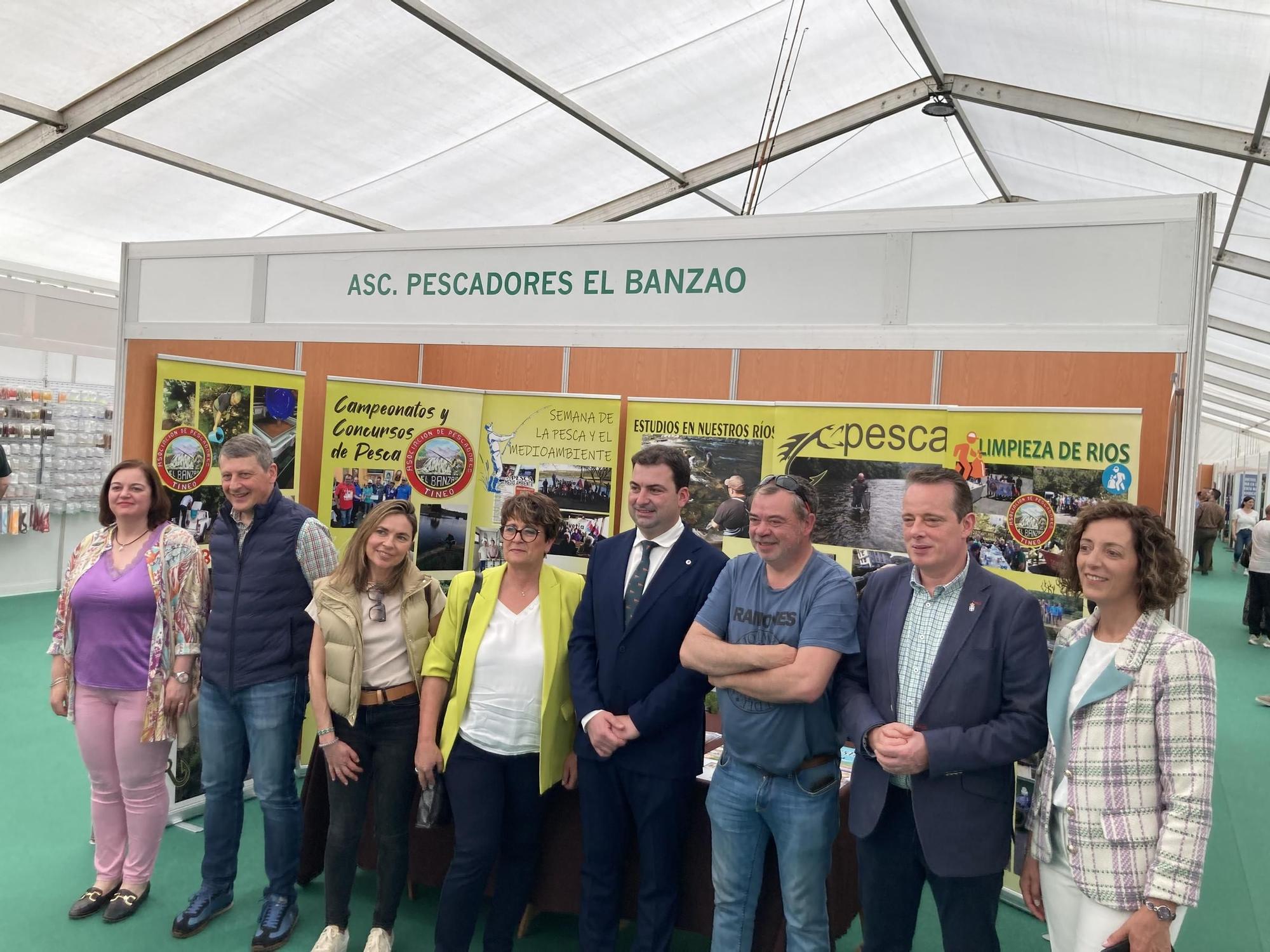 Las autoridades recorrieron cada uno de los stands del recinto ferial