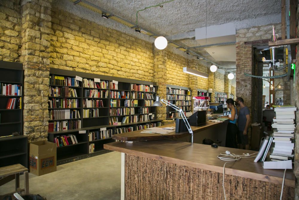 Interior de la librería Pynchon&Co de Alicante