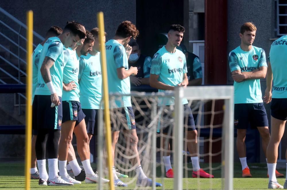 El Levante abre el entrenamiento a los medios