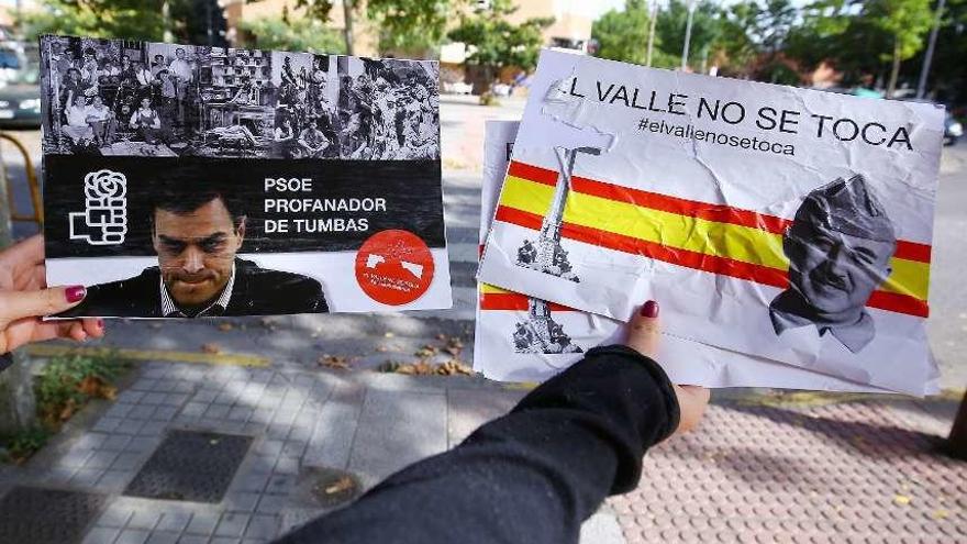 Carteles contra la exhumación de Franco en Ponferrada