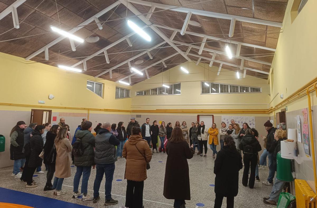 Reunión de la Anpa con padres del colegio público de la capital cruceña.  | CEDIDA