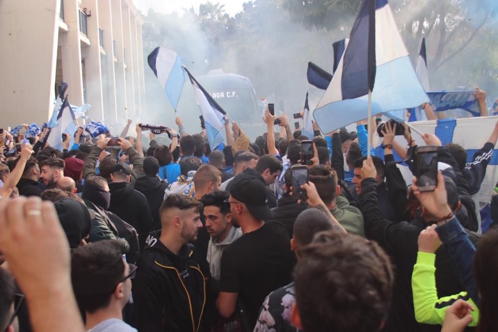 Recibimiento al Málaga CF antes del partido ante el Deportivo