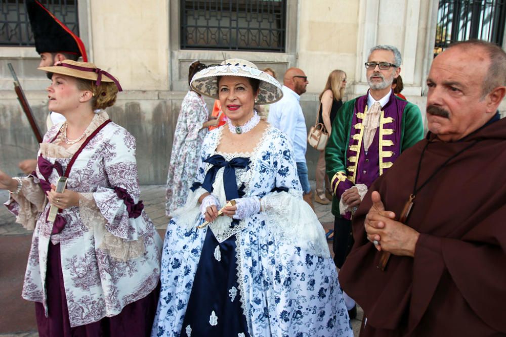 El pueblo de Macharaviaya celebra cada año el 4 de julio. Este viernes, el desfile que sirve para reconocer a la figura del ilustre macharatungo Bernardo de Gálvez, recorrió las calles del centro des