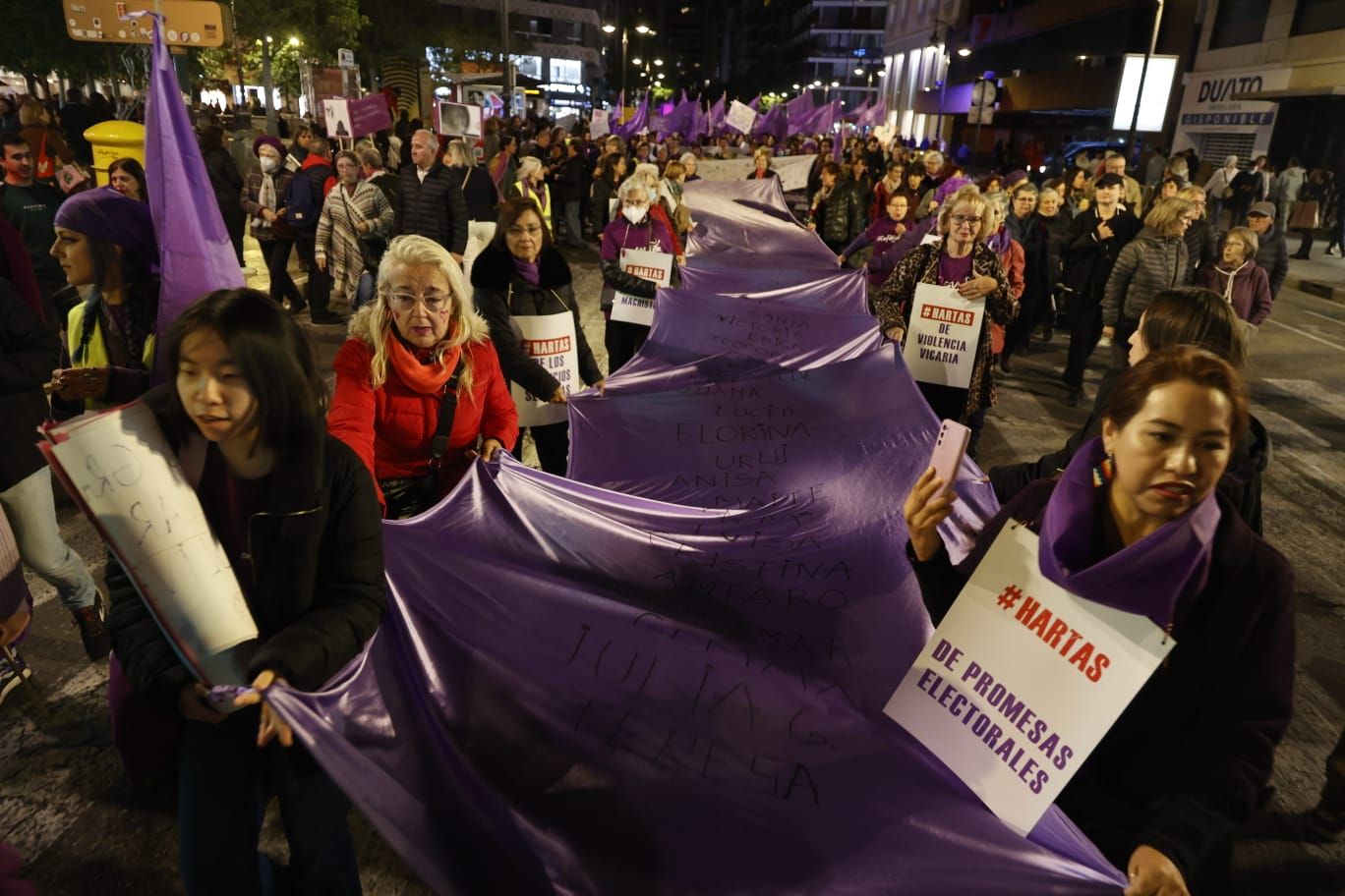 València se tiñe de morado en la lucha contra la violencia machista