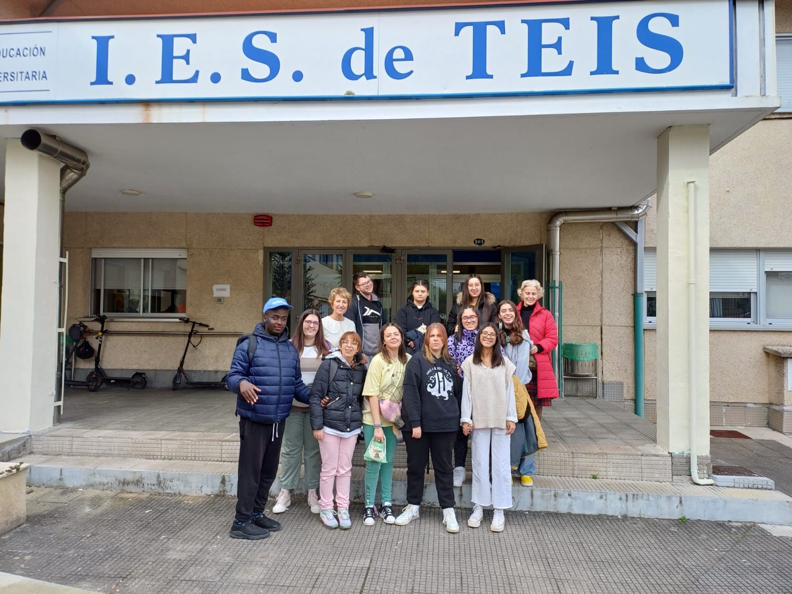 Los alumnos del CEE Saladino Cortizo, radiantes al final de su visita.