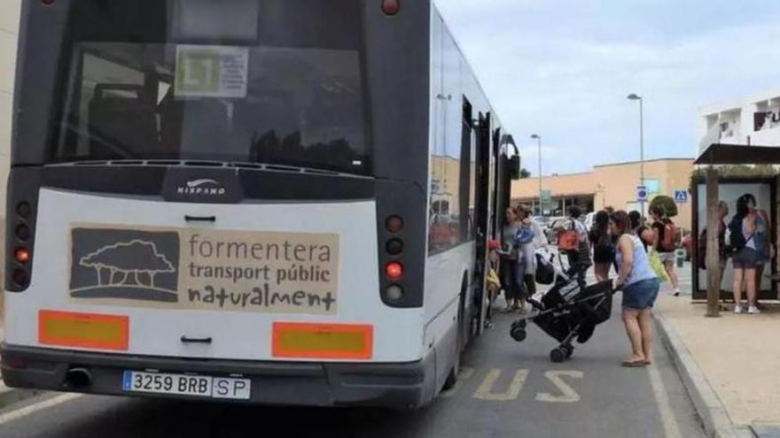 El Consell de Formentera modifica horarios y frecuencias del transporte público