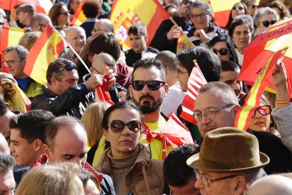 Más de 2.000 personas claman por "la unidad de España" frente al Ayuntamiento de Murcia