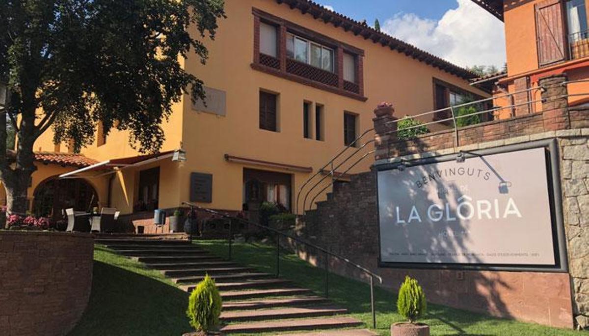 Hostal de la Glòria és al carrer Torreventosa, 9, de Viladrau.