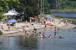 La campaña de baño arrancó con anomalías en el agua de 8 playas de Pontevedra, Sanxenxo y Poio