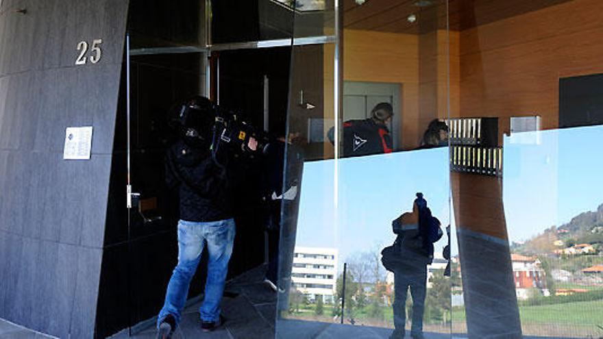 Portal del edificio donde ocurrió el suceso