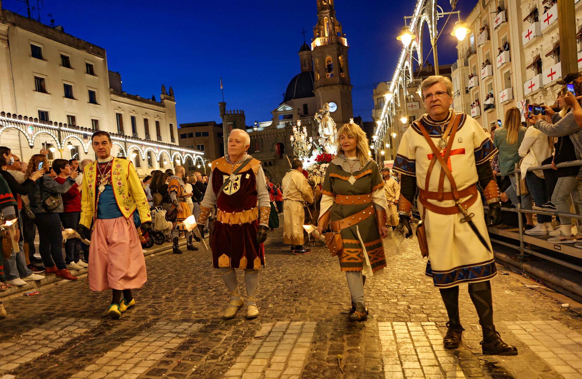 La solemne procesión marca el ecuador de la Trilogía en Alcoy