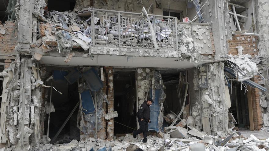 Al menos 12 civiles muertos y 60 heridos en un ataque ruso a gran escala sobre Kiev y otras ciudades de Ucrania