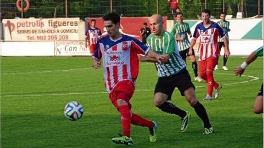 Joan Pons, amb la samarreta del Peralada, en un partit de la temporada passada contra el Vilassar.
