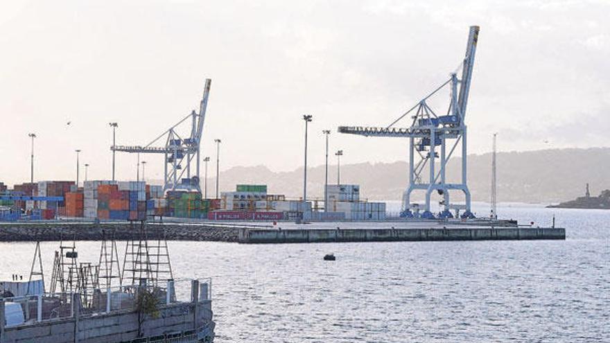 El puerto continúa ampliando sus instalaciones.  // Gustavo Santos