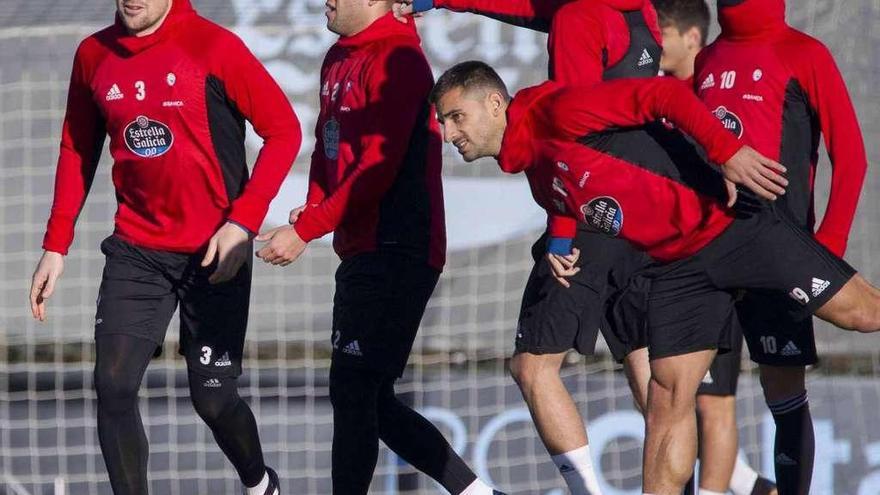 Fontás, Mallo, Jozabed (de espaldas), Jonny y Aspas, durante el entrenamiento de ayer. // Cristina Graña