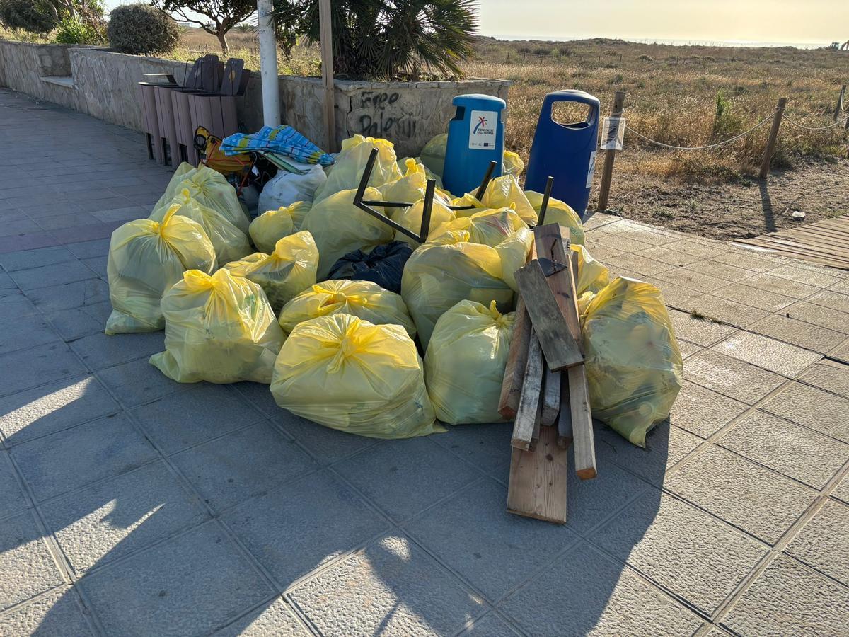 Así ha amanecido el paseo marítimo del Port de Sagunt tras San Juan