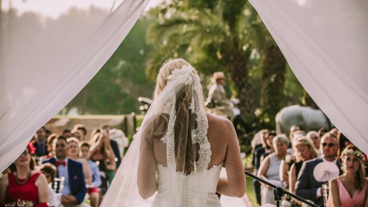 Una novia en el altar