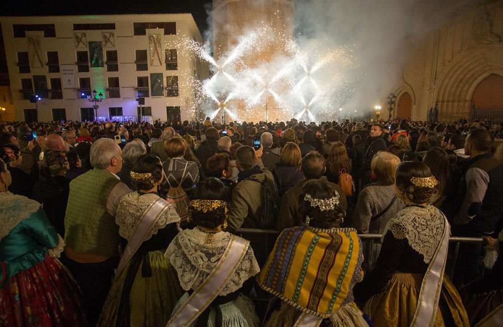 Magdalena 2017: La "Enfarolà" ilumina la noche de Castelló