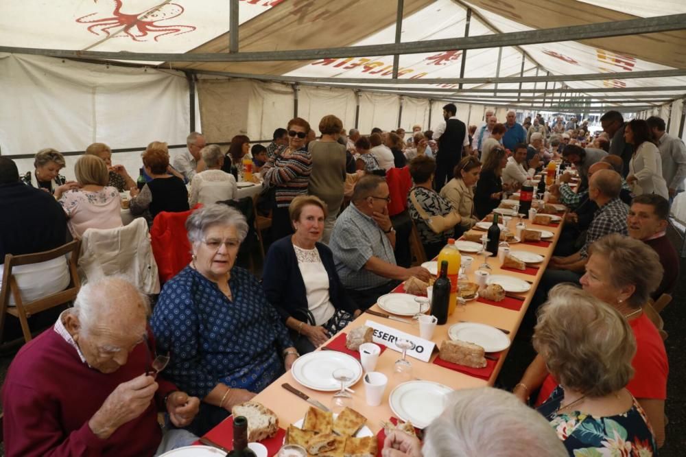 Los vecinos de Teis se dan un homenaje gastronómico