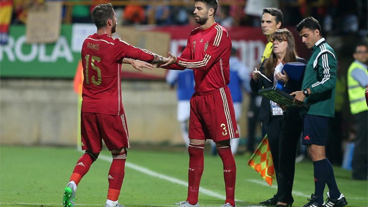 Piqué recibió pitos desde que saltó al césped