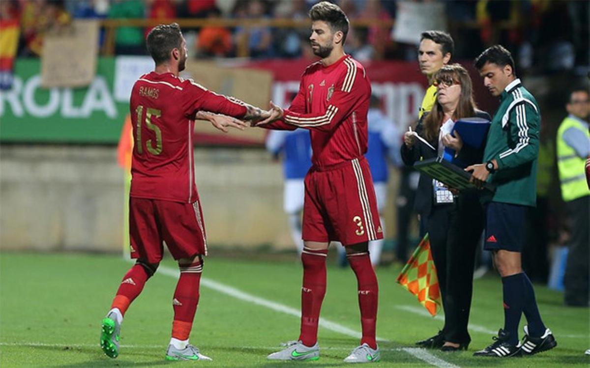 Piqué recibió pitos desde que saltó al césped