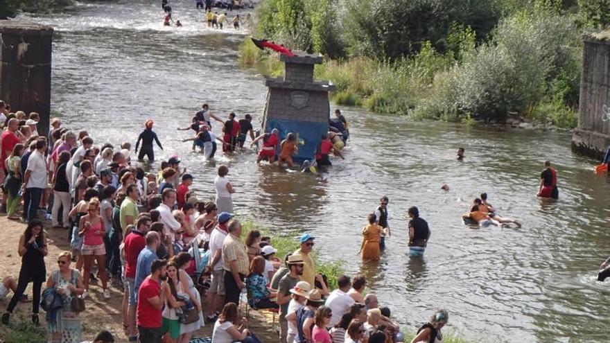 El agente sancionado participó en el descenso folclórico del Nalón.