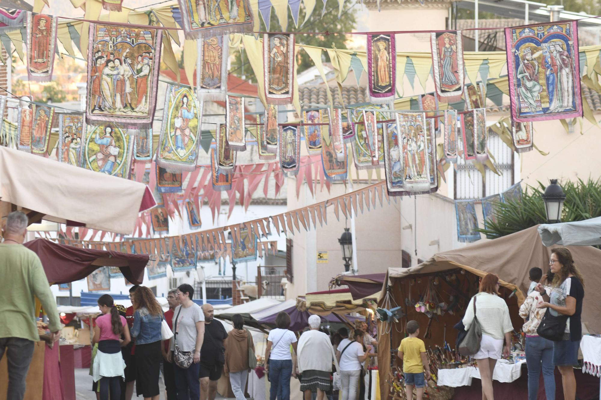 El mercadillo medieval de Guadalupe, en imágenes