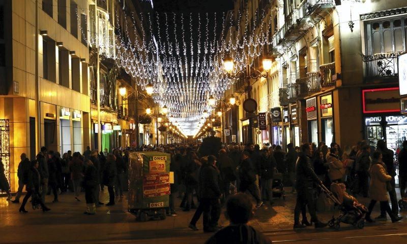 El alcalde de Zaragoza, Jorge Azcón, realiza el encendido de la iluminación navideña