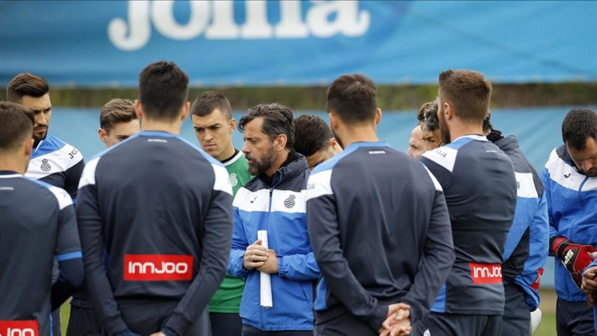 Quique deja el vestuario blanquiazul