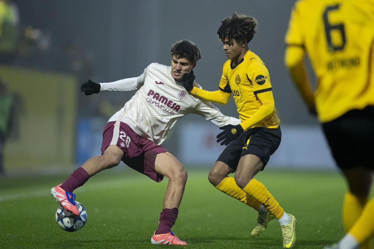 El joven lateral Aran Vidal participó en el 0-1 que anotó el murciano Hugo López.