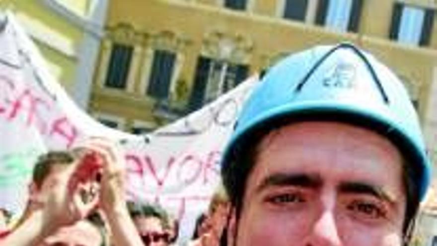 Afectados por el seísmo de Italia trasladan su rabia al Parlamento