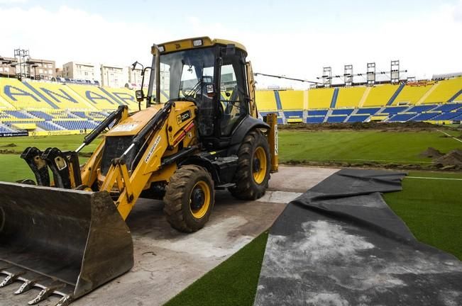 PREPARANDO EL CESPED PARA LA PROXIMA TEMPORADA