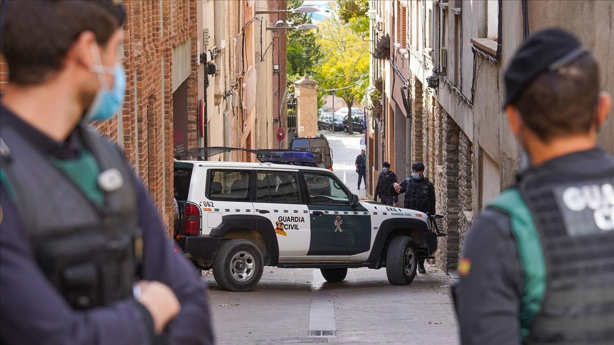 Operativo de la Gurdia civil en Igualada durante la operación Voloh.