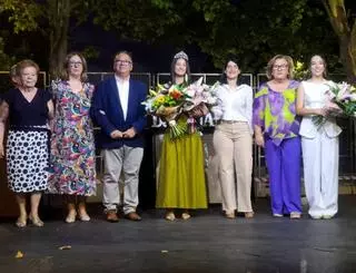 La barriada de La Farola corona como reina a Elena Sánchez Beltrán
