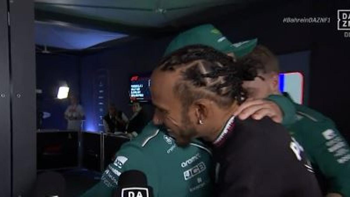 El abrazo entre Hamilton y Fernando Alonso