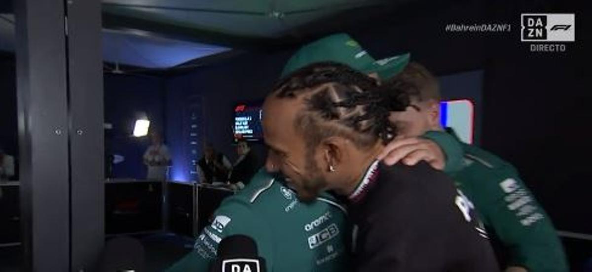 El abrazo entre Hamilton y Fernando Alonso