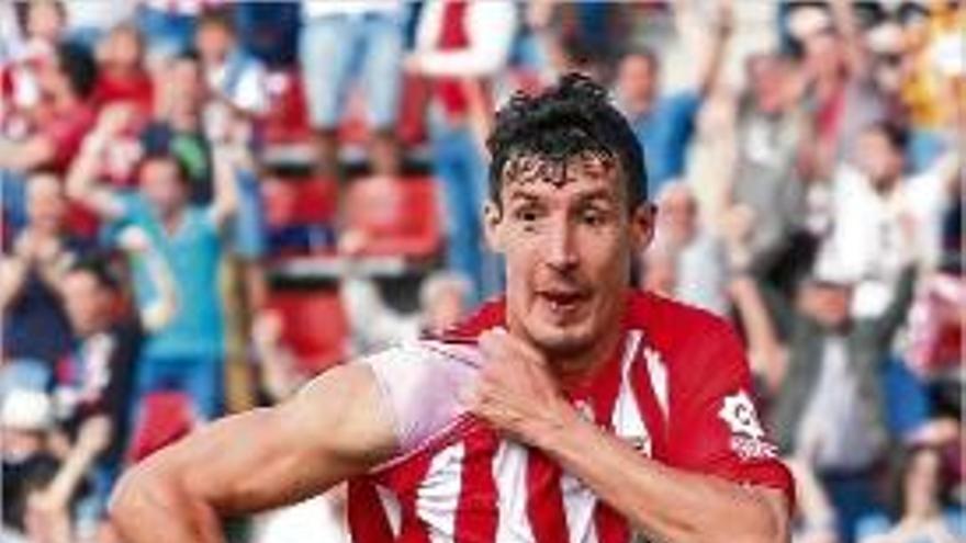 Sandaza és el pitxitxi del Girona amb 16 gols i també qui més xuta.