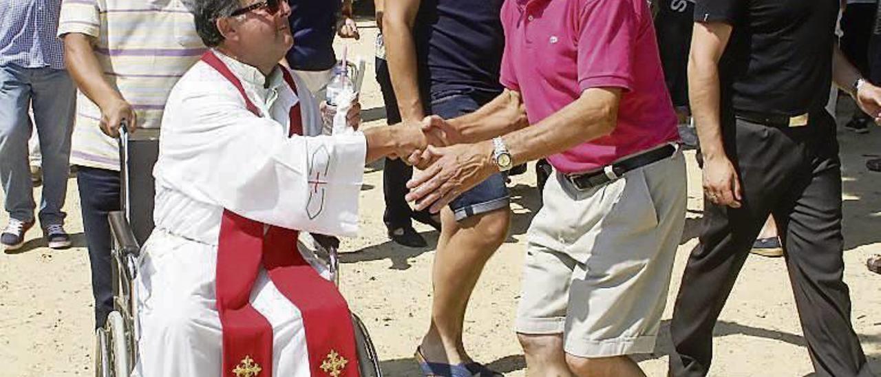 Aristizábal recorrió un tramo de la procesión en la silla de ruedas. // S.A.