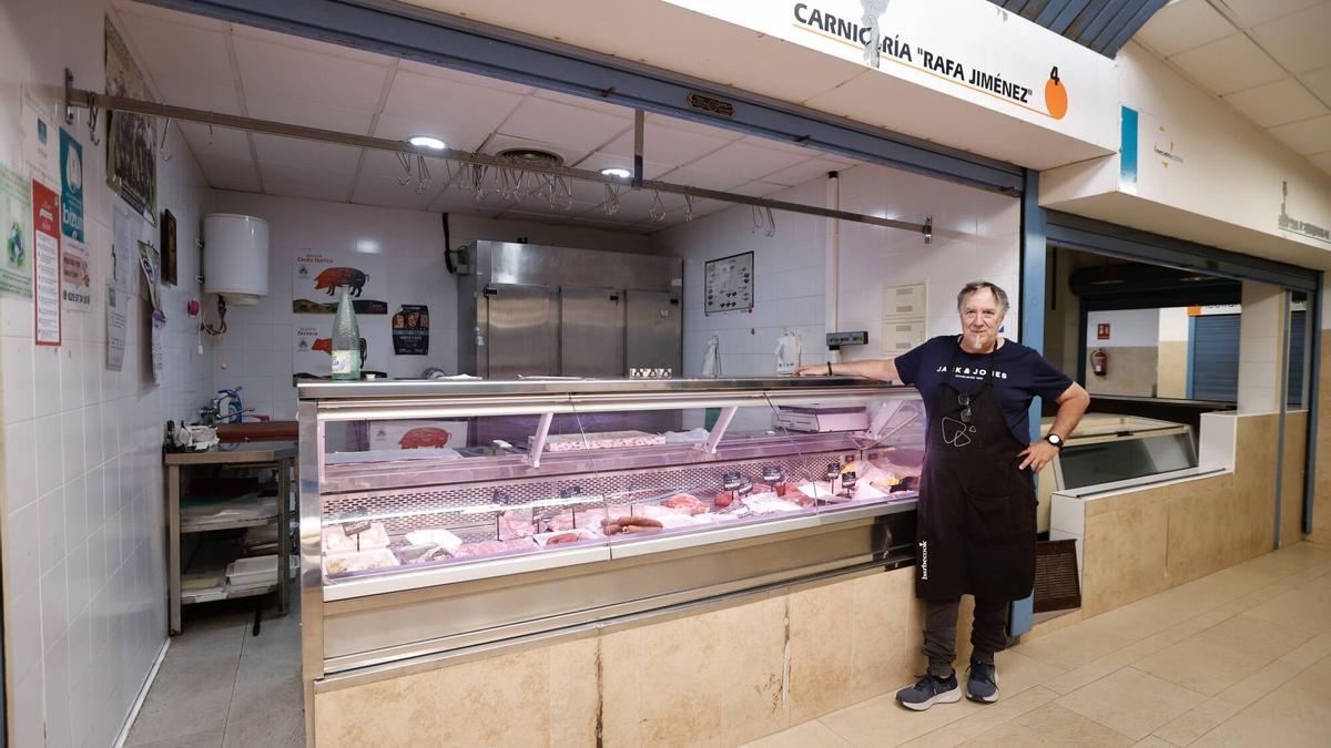 Rafael Jimenez, en el último puesto del mercado de El Naranjo.