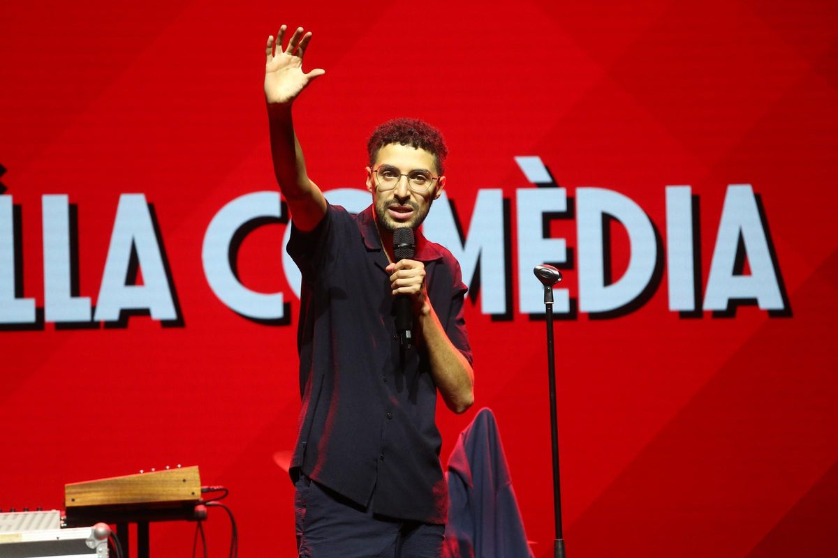 El humorista Yunez Chaib ('La Revuelta') presenta su stand-up por primera vez en catalán en el Cruïlla Comèdia