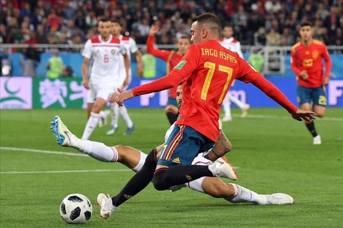 zentauroepp43978820 spain s forward iago aspas vies with morocco s defender manu180628111434