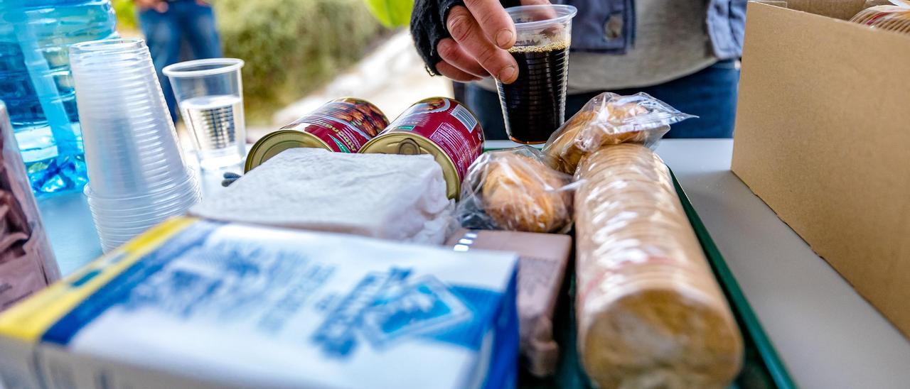 Reparto de comida a personas sintecho en los días de frío de la semana pasada